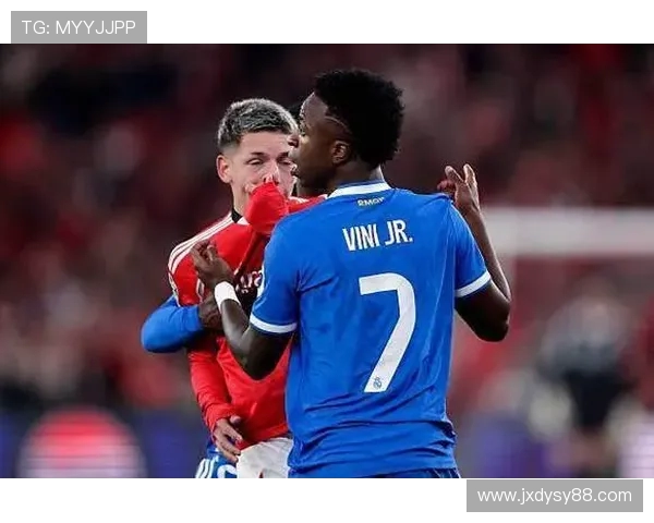 米体报道卡卢卢红牌推动新规落地VAR介入第二黄牌或在世界杯前实施